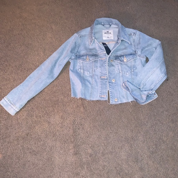 Hollister Jackets & Blazers - ADORABLE CROPPED DENIM JACKET